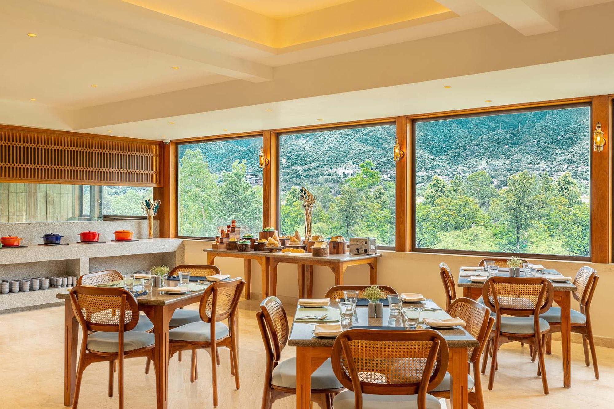 The Prominence Mussoorie Road Dehradun Hotel Bagian luar foto